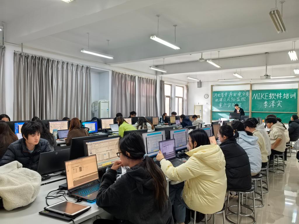 丹華水利專家李澤實來校授課，MIKE軟件培訓助力水利環境技術創新